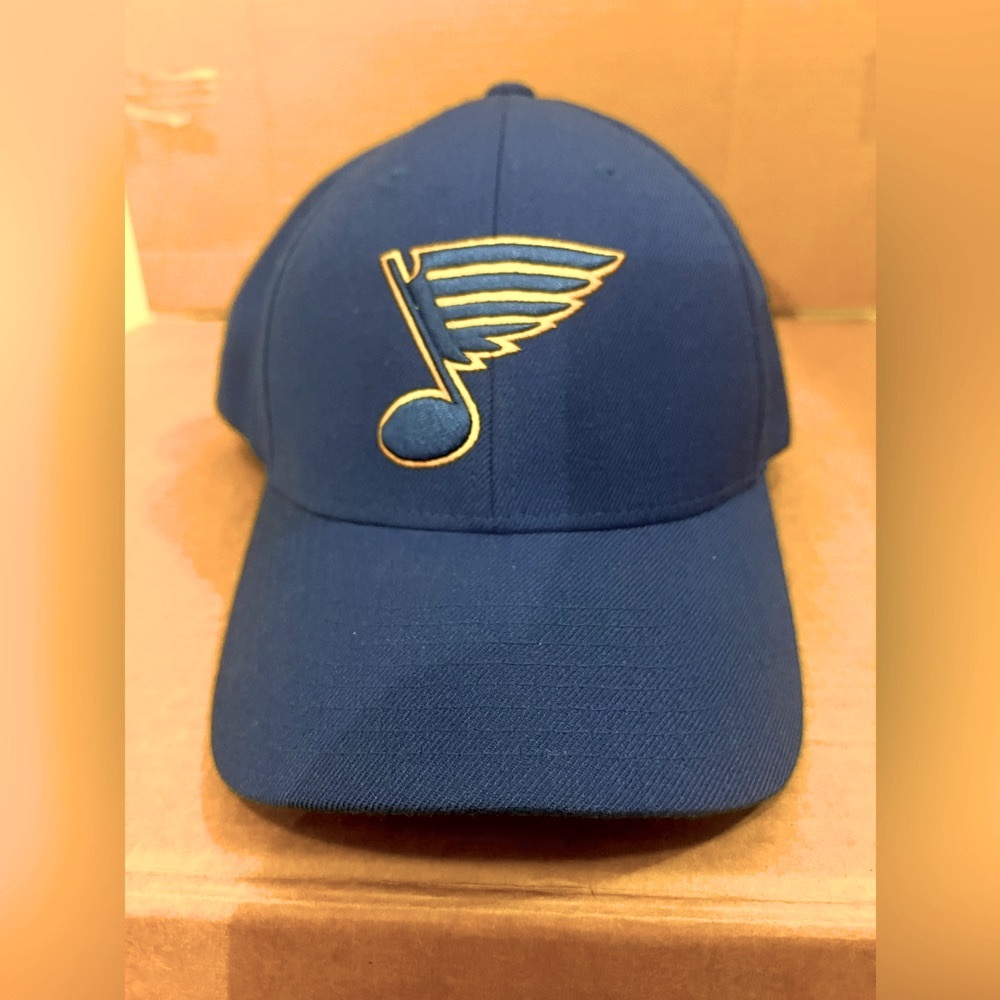 Mitchell & Ness - St.Louis Blues Retro Logo Hat - OSFA - Blue / Yellow